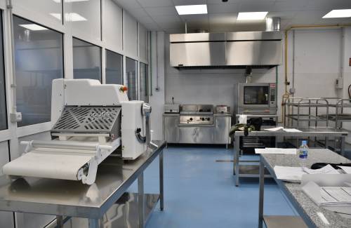 El IES Arguineguín estrena taller de pastelería y panadería con el apoyo del Ayuntamiento de Mogán