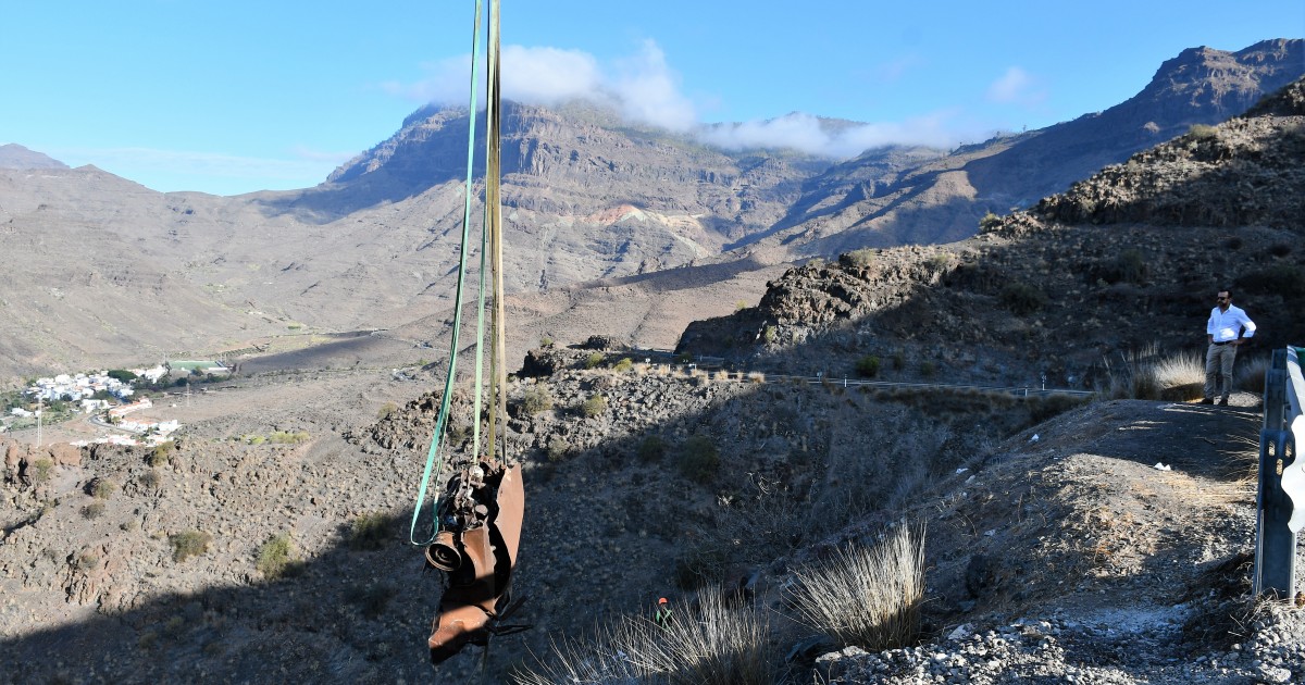 El Ayuntamiento de Mogán retira  vehículos abandonados en las zonas rurales