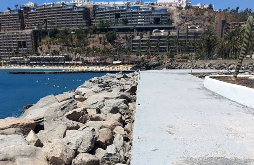 Mogán denuncia el robo y destrozo de  las nuevas balizas de Aquamarina