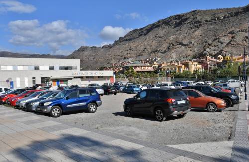 El Ayuntamiento asfaltará el aparcamiento del CEIP Playa de Mogán y dos calles en el barranco de Mogán