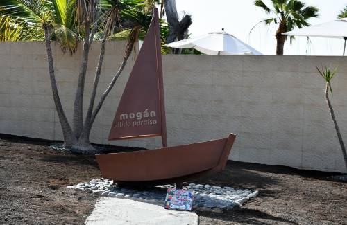 Mogán instala tres contenedores para la recogida de tapones de plástico