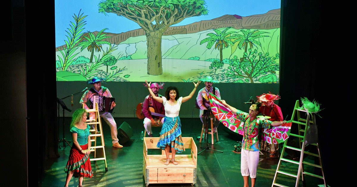 SuperFoxy, la heroína canina más famosa de Mogán, salta al teatro