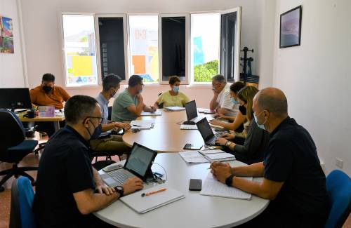 El Gobierno de Canarias avanza a los municipios turísticos la flexibilización del decreto que regula la seguridad en las playas