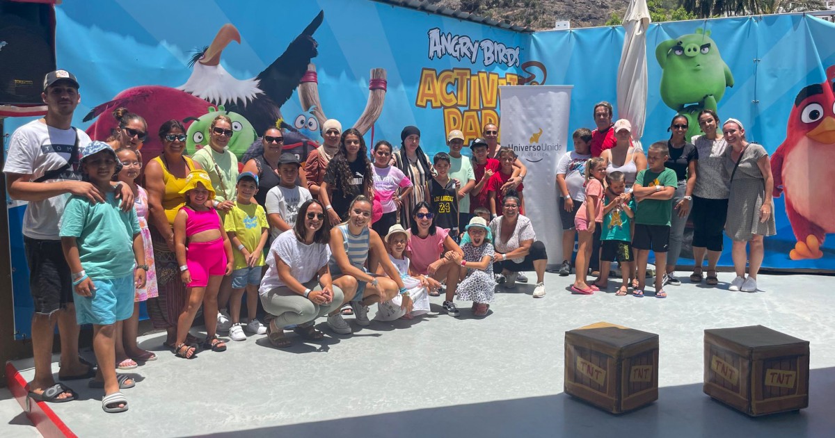 Alumnado y familias de Applíca-T celebran el fin de curso con paddle surf y atracciones