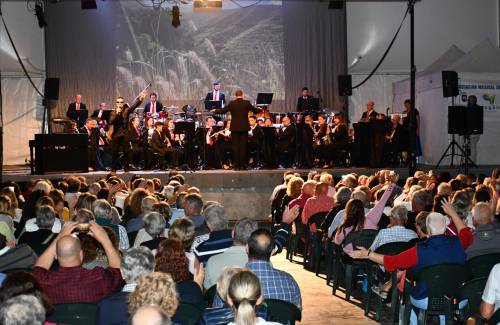 La música atrae la solidaridad moganera con los afectados por los incendios