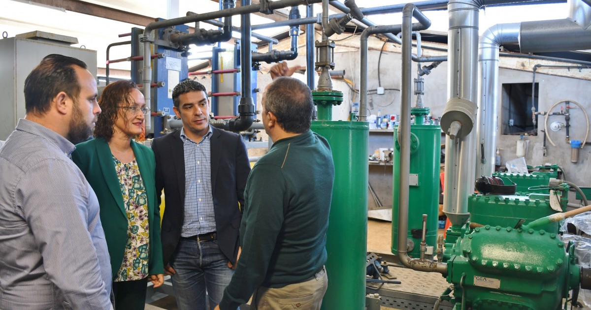 El Gobierno de Canarias instala un generador de hielo en la cofradía de pescadores de Arguineguín