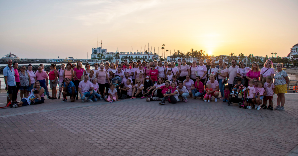 Mogán se tiñe de rosa  contra el cáncer de mama