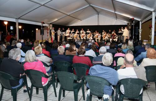 El tradicional encendido de luces y el folclore de los Faycanes abren la Navidad en Mogán