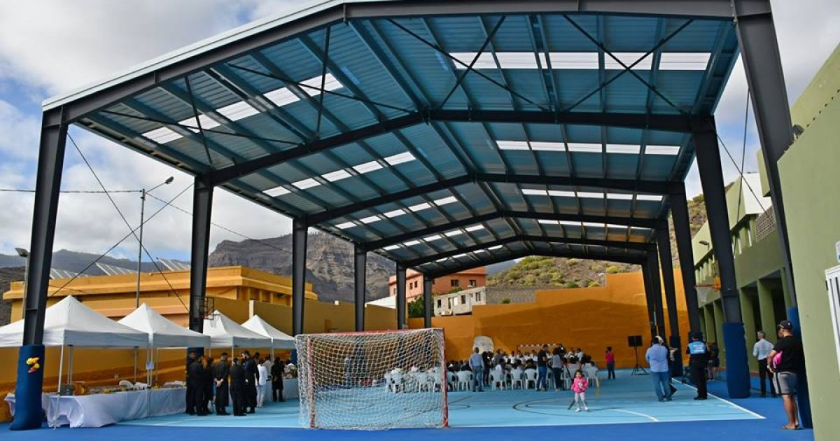 Fernando Clavijo y Onalia Bueno inauguran la cubierta de la cancha deportiva del CEO Mogán