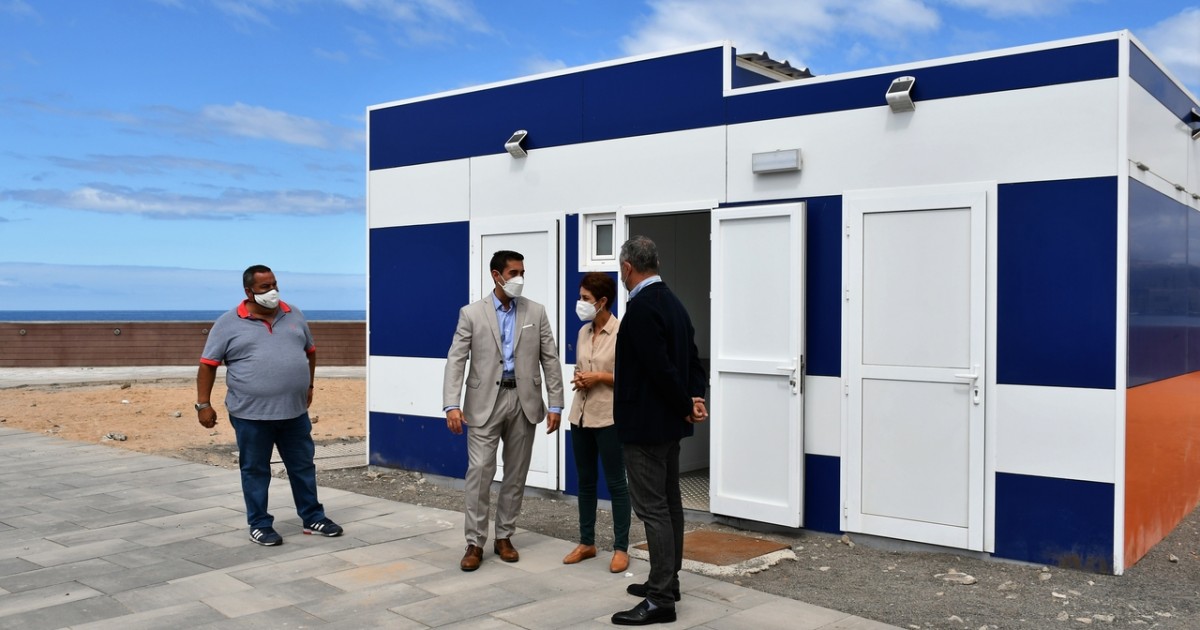 Turismo de Canarias entrega los módulos de restauración y aseos de las playas de Costa Alegre y El Cura