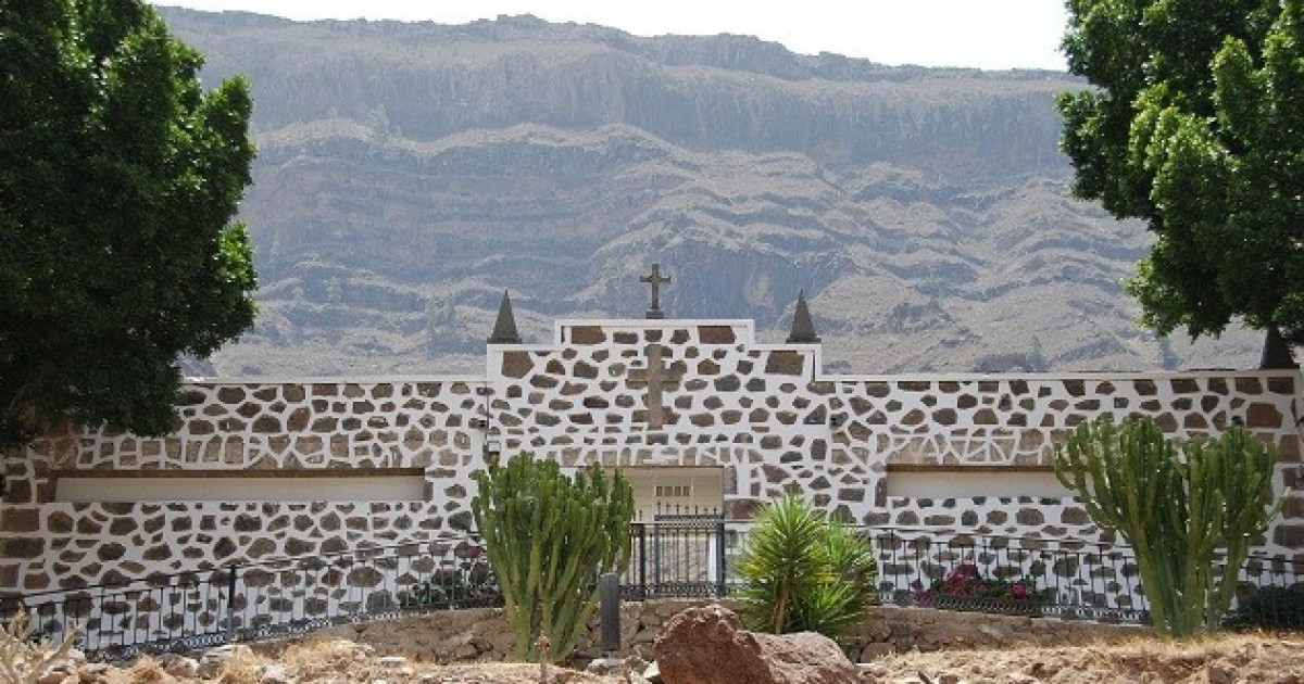 El Ayuntamiento de Mogán permite el envío de flores al cementerio municipal  a través de las floristerías