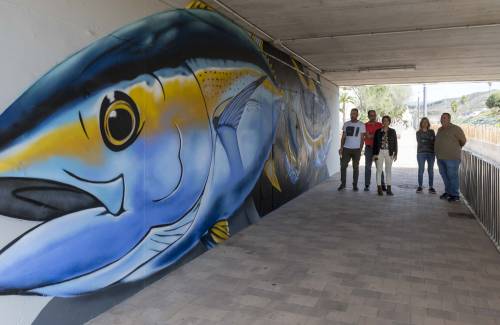 El Ayuntamiento de Mogán embellece con murales el paseo del Barranco de Pino Seco