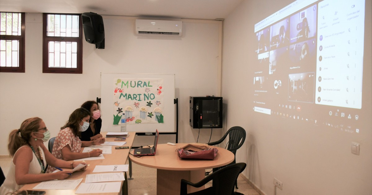 El Ayuntamiento de Mogán apuesta  por inculcar el folclore desde las aulas