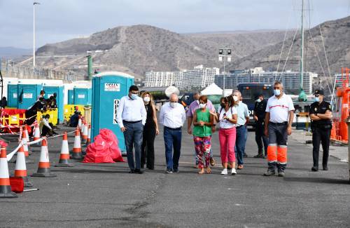 El Cabildo y Mogán piden que el Estado facilite el traslado de los migrantes al continente y mientras los acoja en instalaciones militares