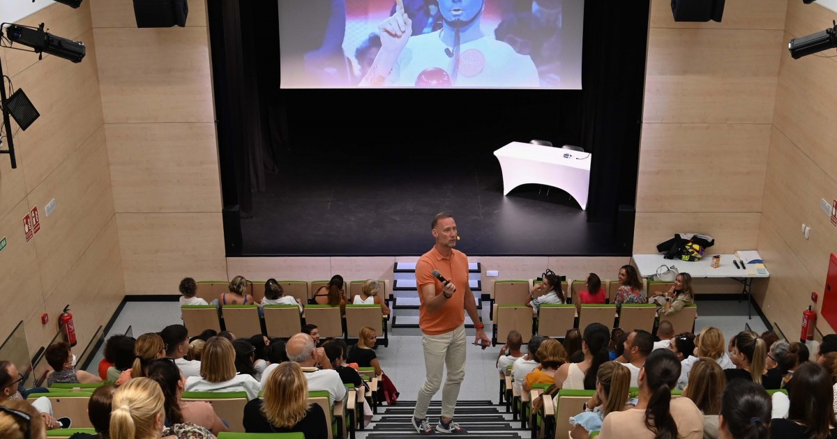 Pedro García Aguado expone el reto  de educar hoy en las II Jornadas de Educación de Mogán