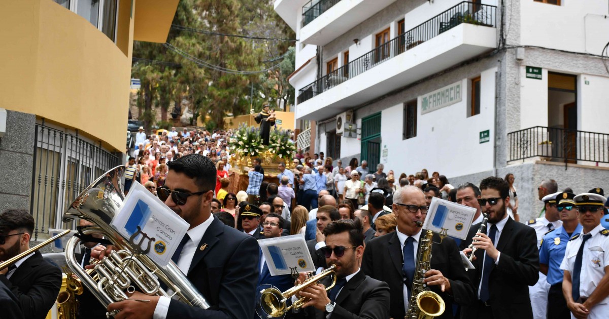 La emoción recorre las calles de Mogán casco el Día de San Antonio de Padua