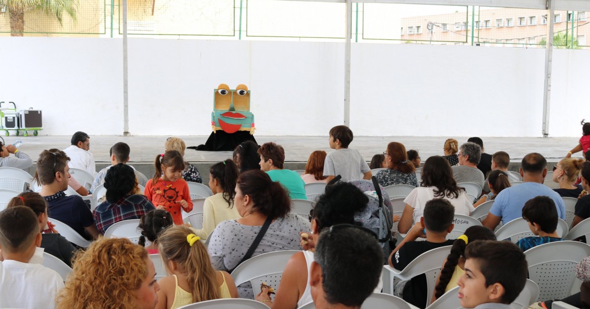 Las familias de Mogán disfrutan con gymkana y cuentacuentos en Arguineguín
