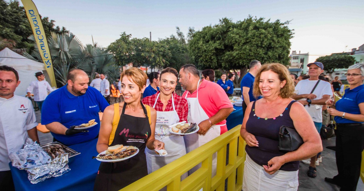 La III Feria del Atún y el Mar de Mogán se estrena sirviendo  1.000 kilos de caballas a la brasa