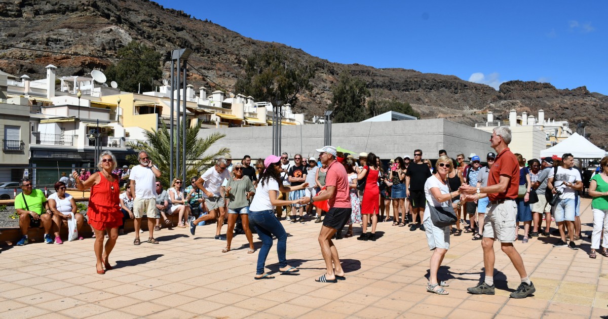 Mercado de antigüedades, vehículos clásicos y conciertos en la segunda jornada de Puerto Música