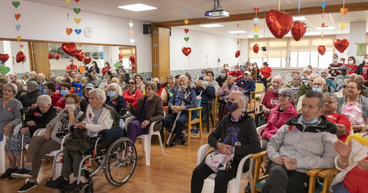 Mayores y jóvenes de Mogán debaten  sobre tópicos del amor en San Valentín
