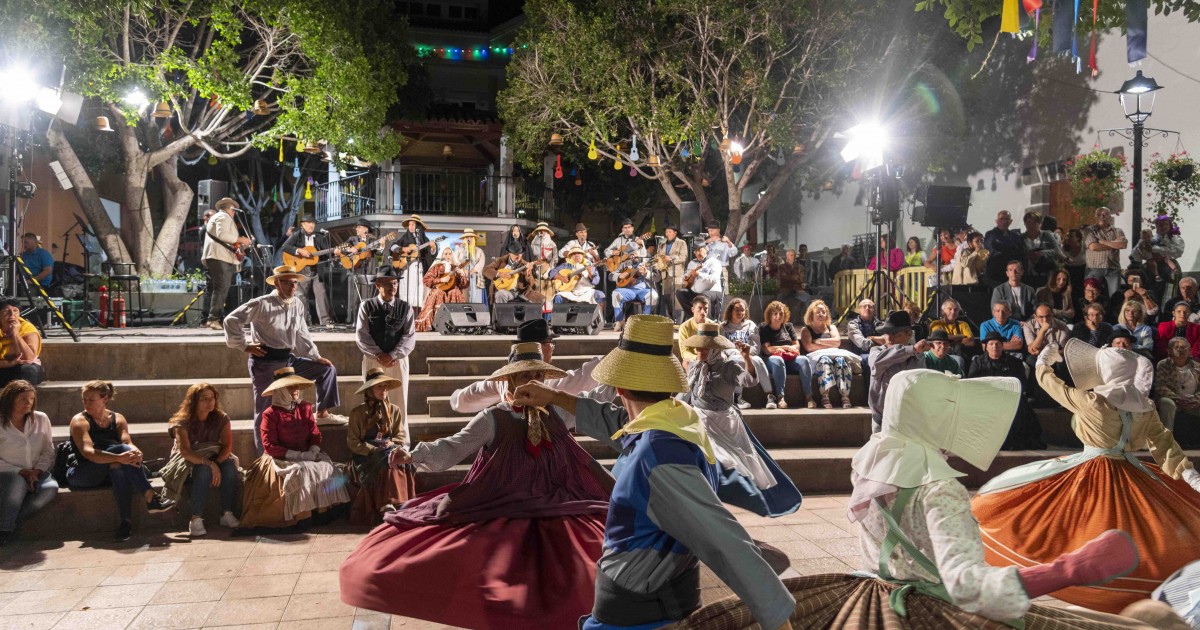 Derroche de canariedad en la primera noche de las Fiestas de San Antonio El Chico