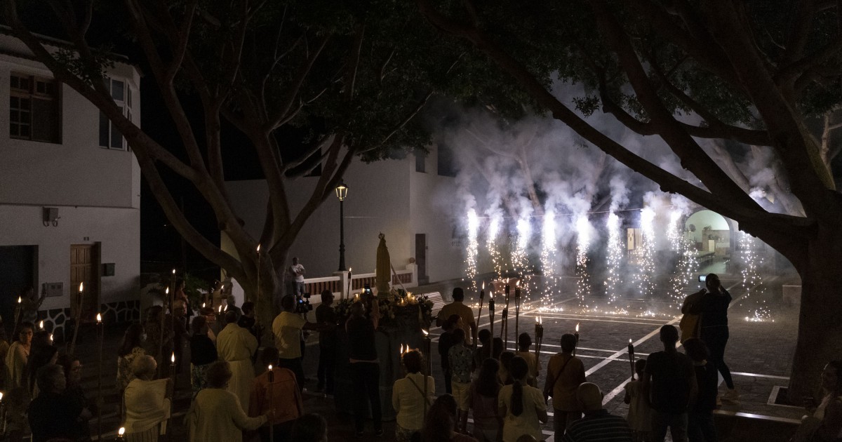 Las Antorchas iluminan Veneguera en honor a la Virgen de Fátima