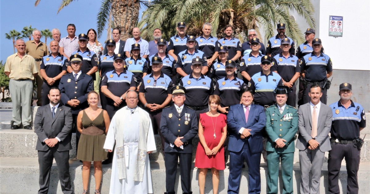 Policía Local de Mogán homenajea a Juan Martín Sánchez, uno de sus agentes más veteranos, en la celebración del día del patrón del cuerpo