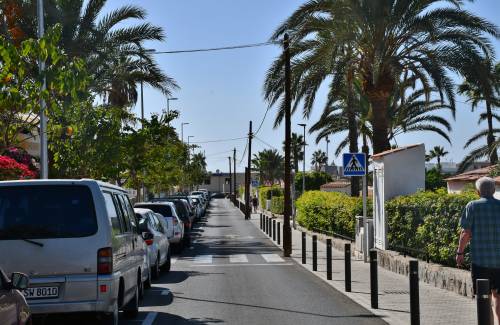 La calle Princesa Guayarmina en Arguineguín lucirá próximamente nueva imagen tras el traslado de postes de telefonía
