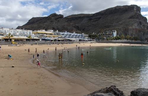 El Ayuntamiento adjudica las mejoras de la accesibilidad al baño en la playa de Mogán